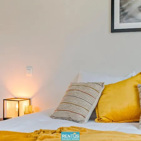 Zee En - With Garden And Parking *